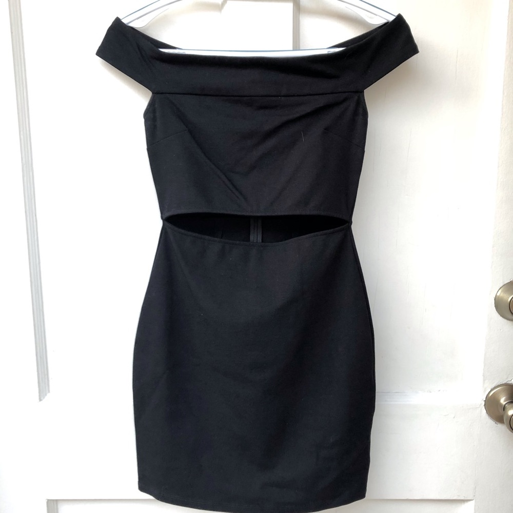 🖤 CUTOUT BLACK MINI DRESS - Picture 5 of 6